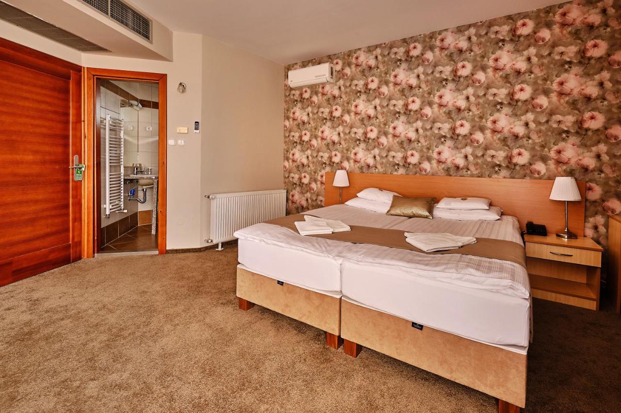 Lugas Hotel Ньиредьхаза Экстерьер фото