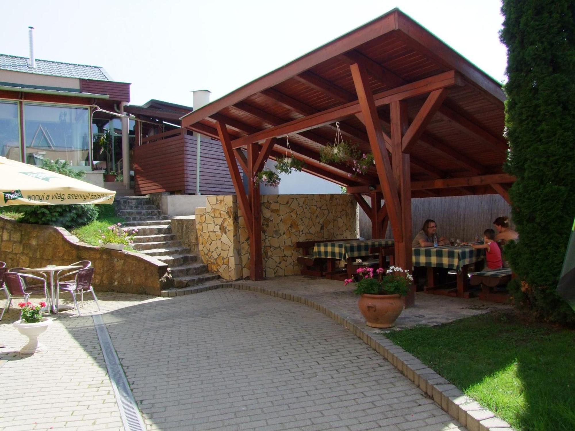 Lugas Hotel Ньиредьхаза Экстерьер фото